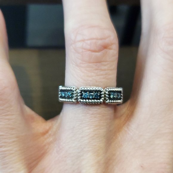 Size 8 925 Sterling Silver Beautiful Blue Diamonds Ring - Picture 1 of 8